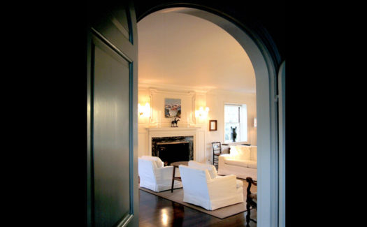 Can cabinets be repainted or refinished?