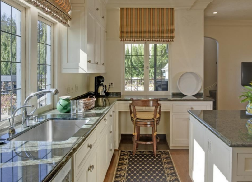 Kitchen Painting Tips - Walls or Cabinets First?