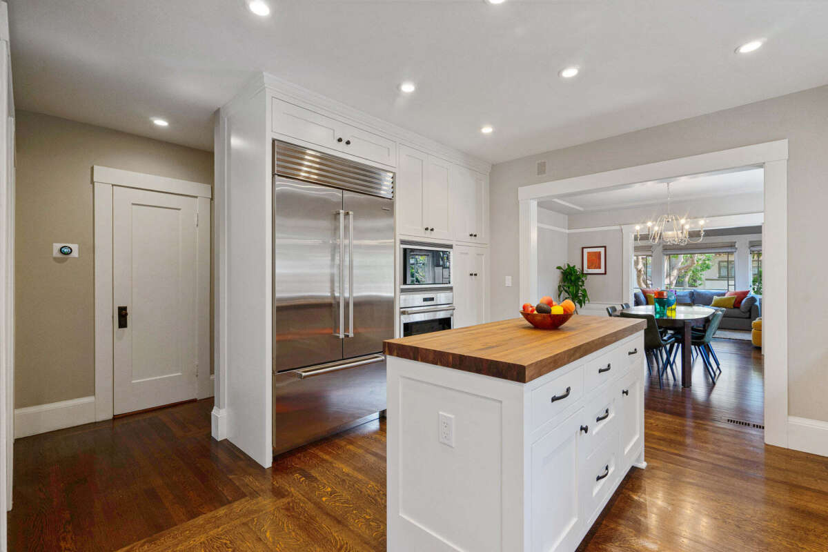 What is the best paint to use on kitchen cabinets? 6 Benefits of Working with a Painter Who Has a Spray Shop