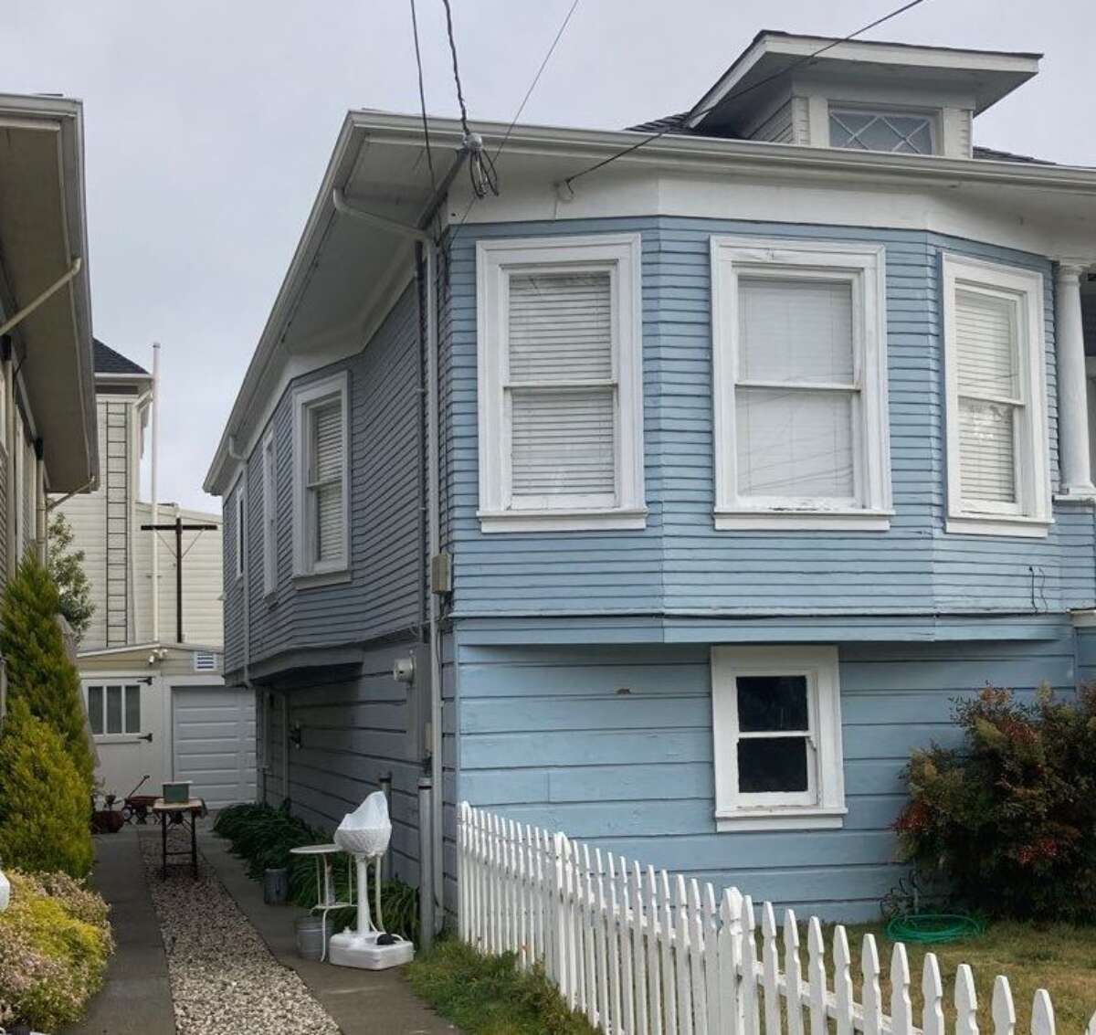  Exterior House Painting in Alameda: Proud Painters at Work!