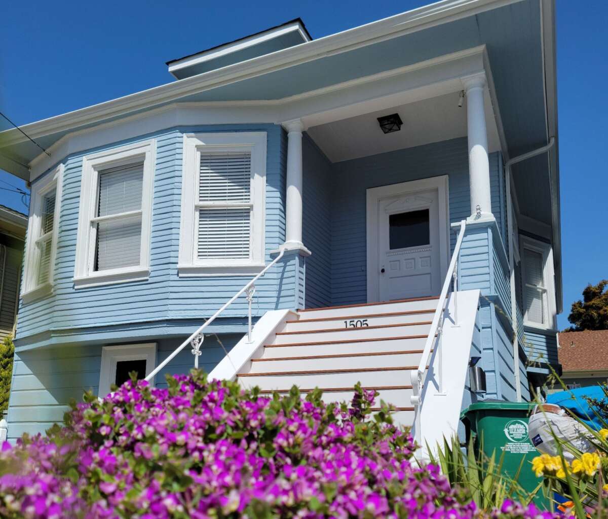  Exterior House Painting in Alameda: Proud Painters at Work!