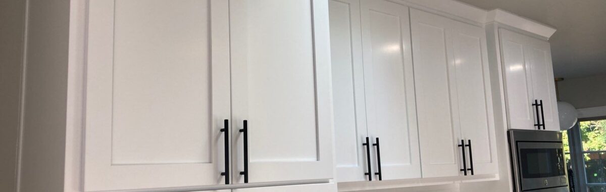 Bay Area cabinet painter Are White Kitchen Cabinets Still Popular in 2022?